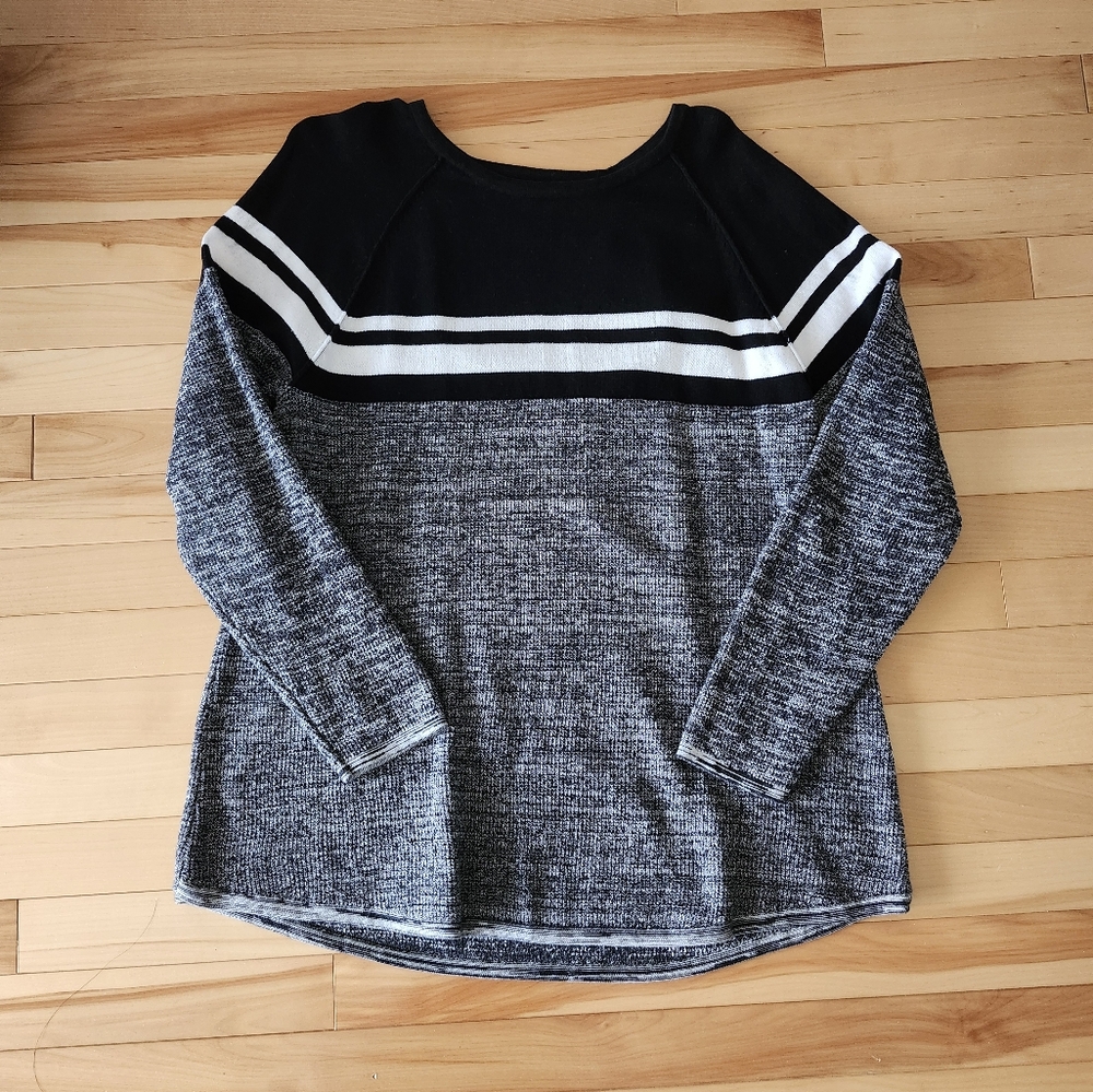Karen Scott Black and Gray Crew Neck Sweater